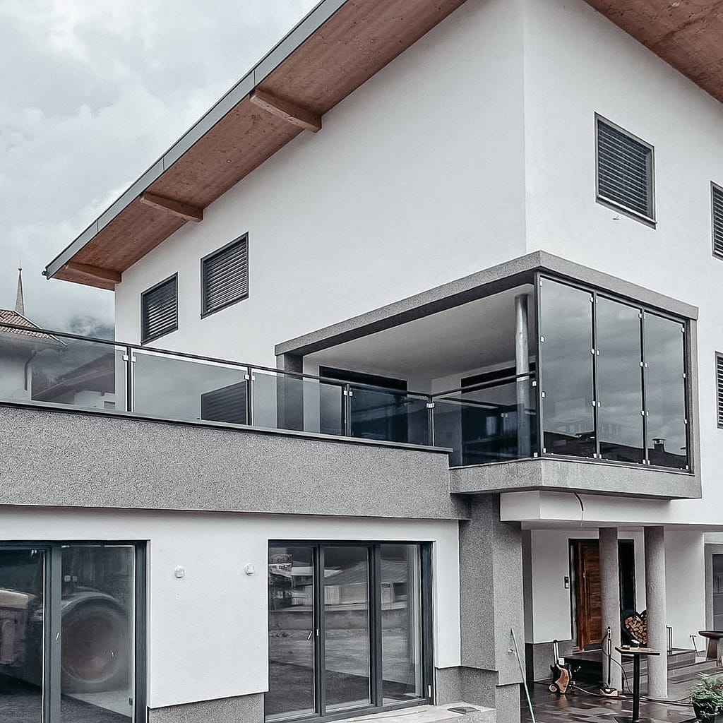 Balkongeländer, Wintergarten pulverbeschichteter Stahl, getöntes Glas