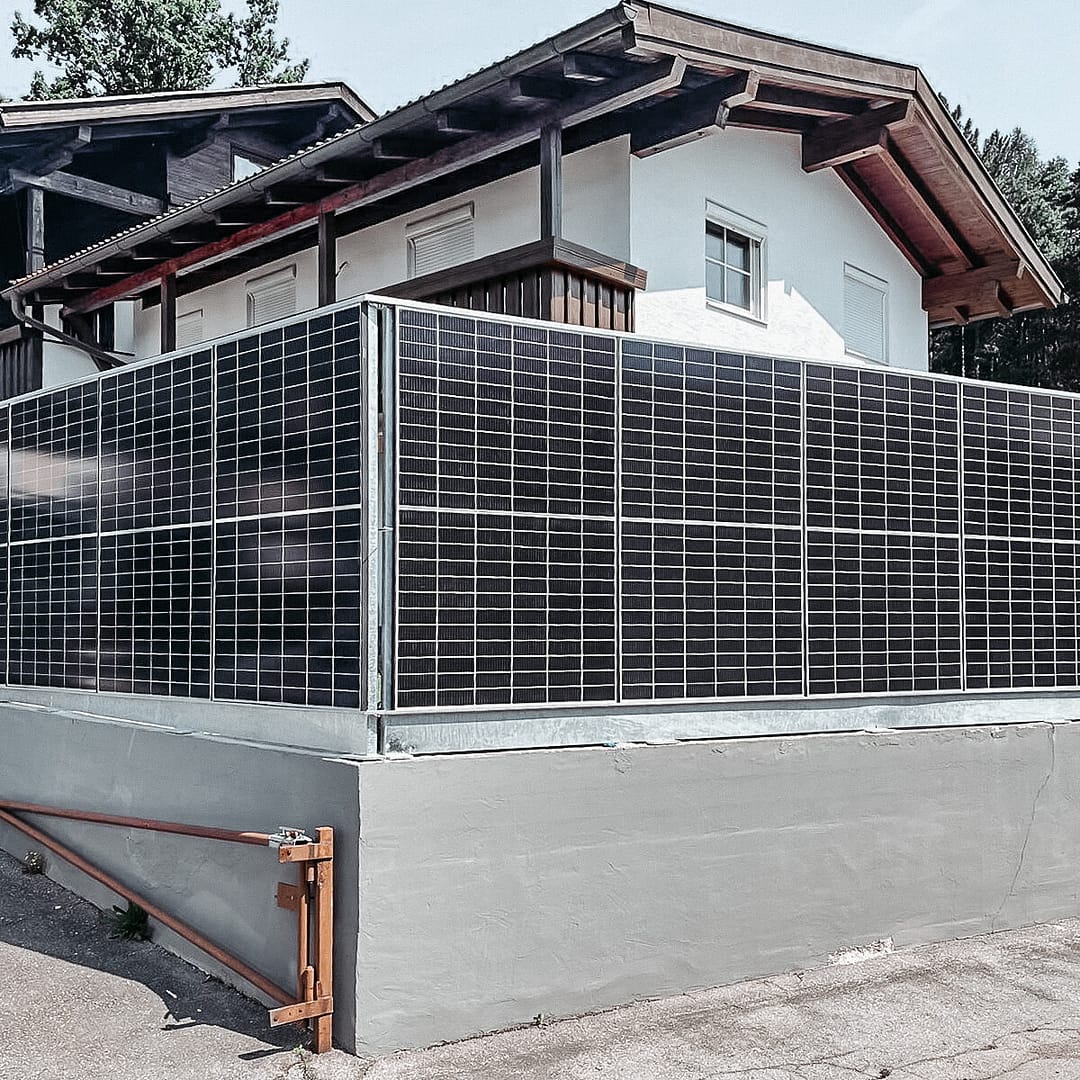 Zaun mit PV Anlage, PV Panele Zaun